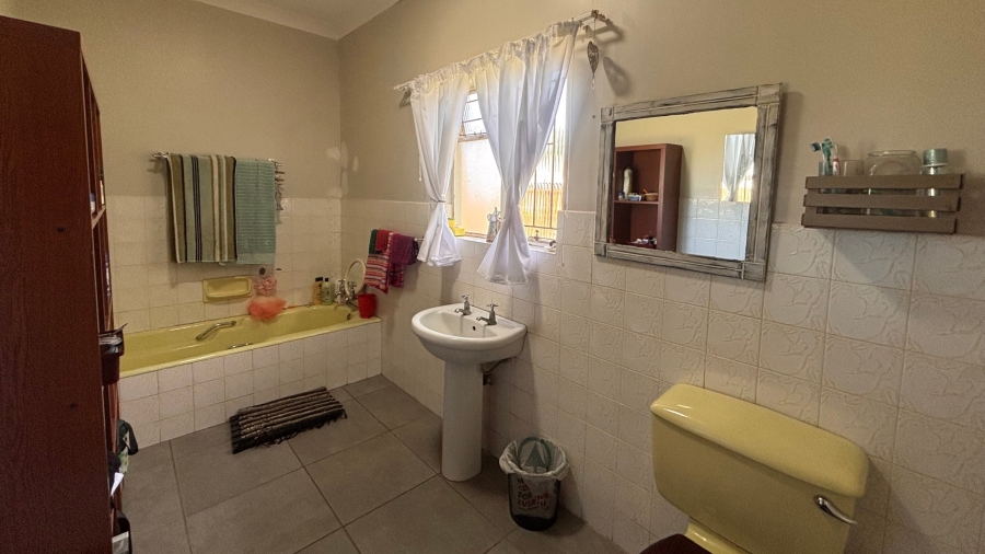 4 Bedroom Property for Sale in Flamwood North West